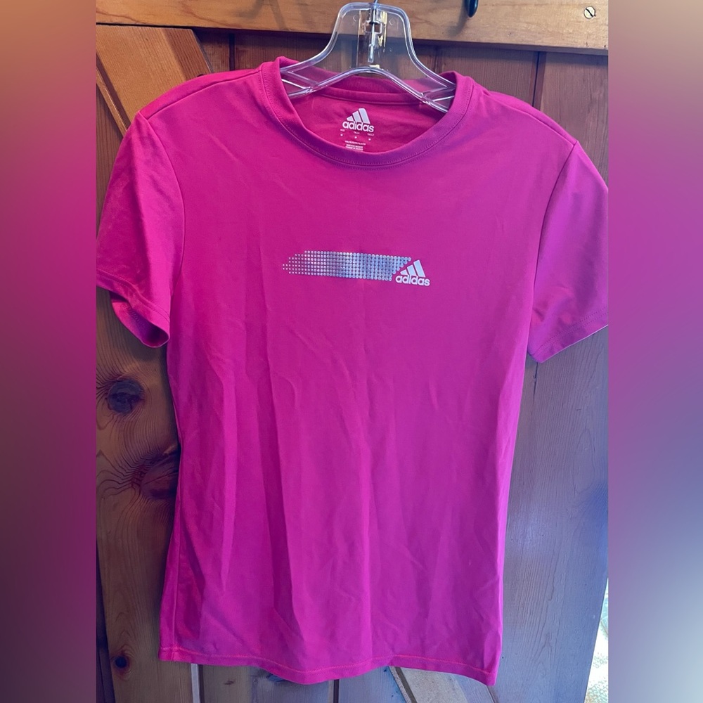 Adidas women’s moisture wicking quick dry t-shirt. Pink. Medium. New w/out tags
